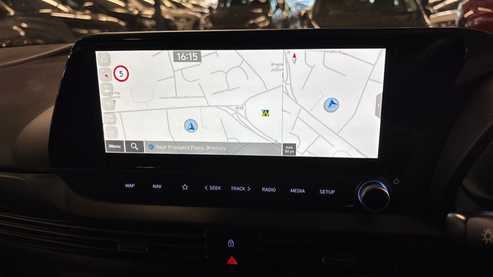 Hyundai i20 1.0T GDi Premium 5dr Petrol Hatchback - Image 32