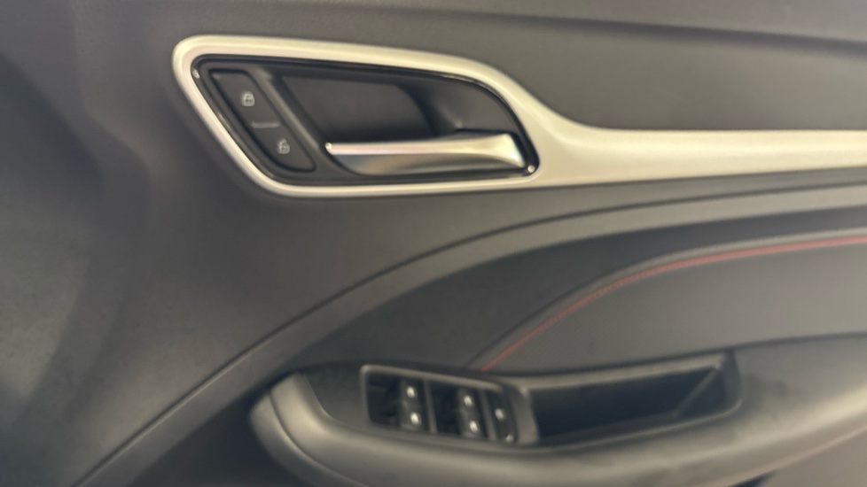 MG ZS 1.5 VTi-TECH Exclusive 5dr Petrol Hatchback - Image 23