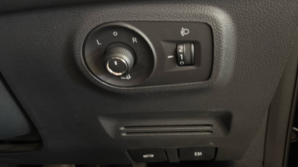 MG ZS 1.5 VTi-TECH Exclusive 5dr Petrol Hatchback - Image 25