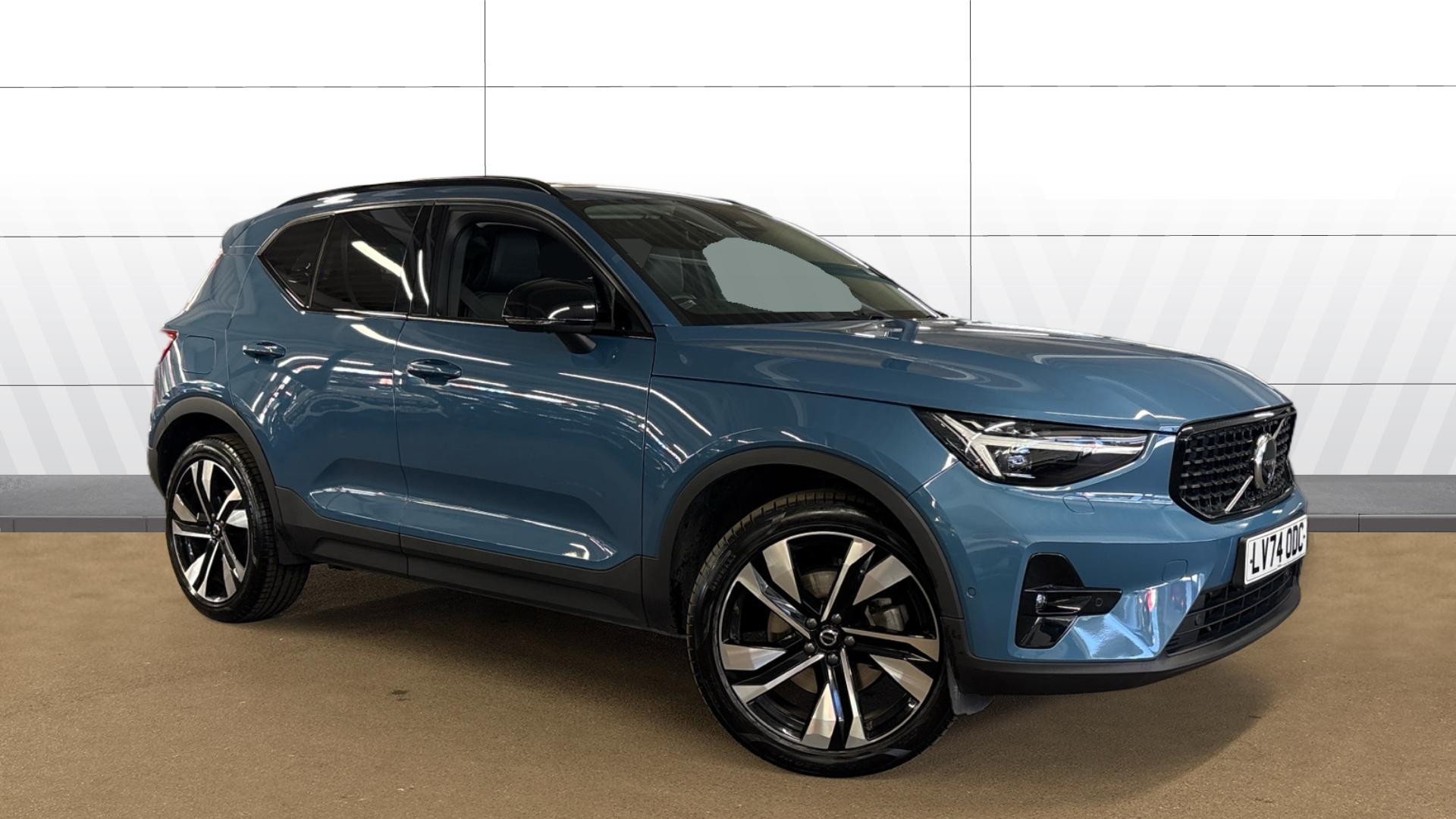 Volvo XC40 listing photo