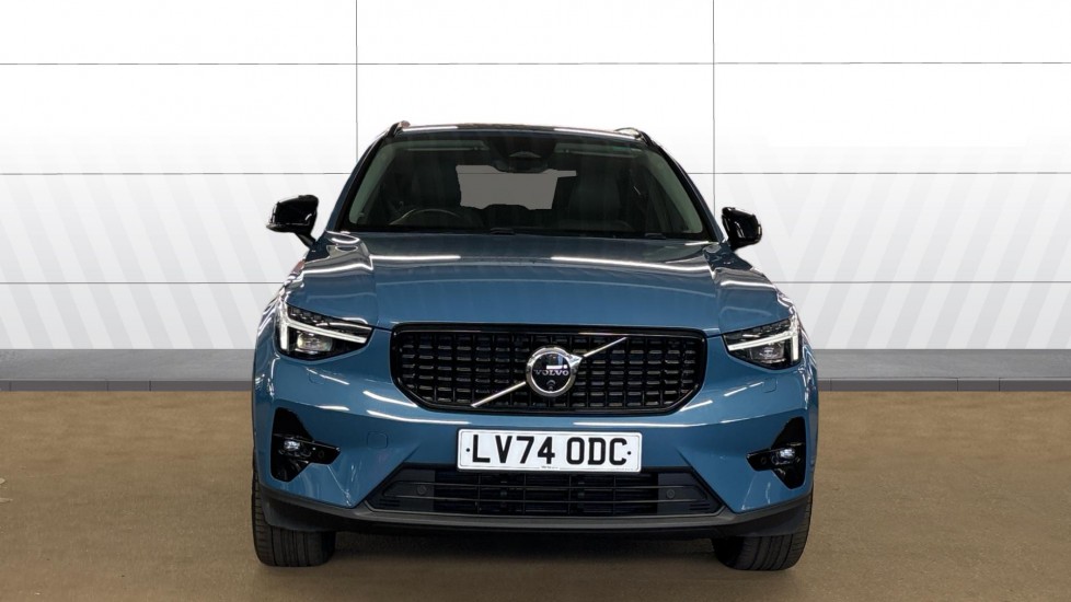 Volvo XC40 2.0 B3P Ultra Dark 5dr Auto Petrol Estate - Image 3