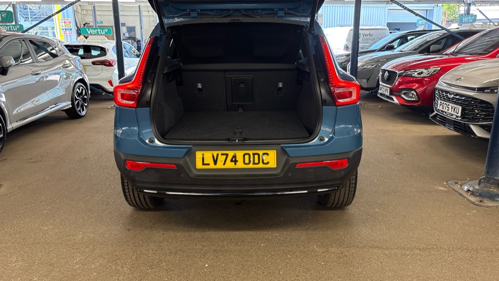 Volvo XC40 2.0 B3P Ultra Dark 5dr Auto Petrol Estate - Image 4
