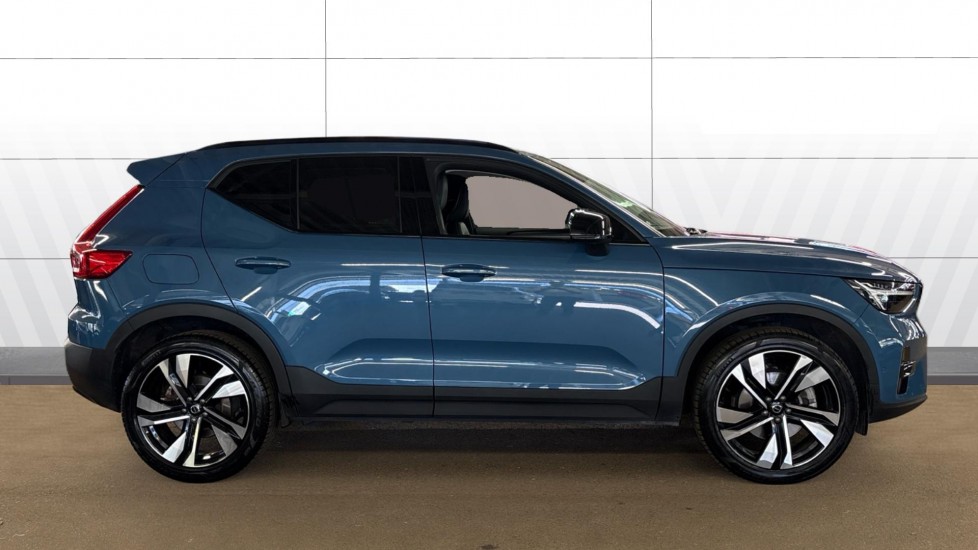 Volvo XC40 2.0 B3P Ultra Dark 5dr Auto Petrol Estate - Image 5
