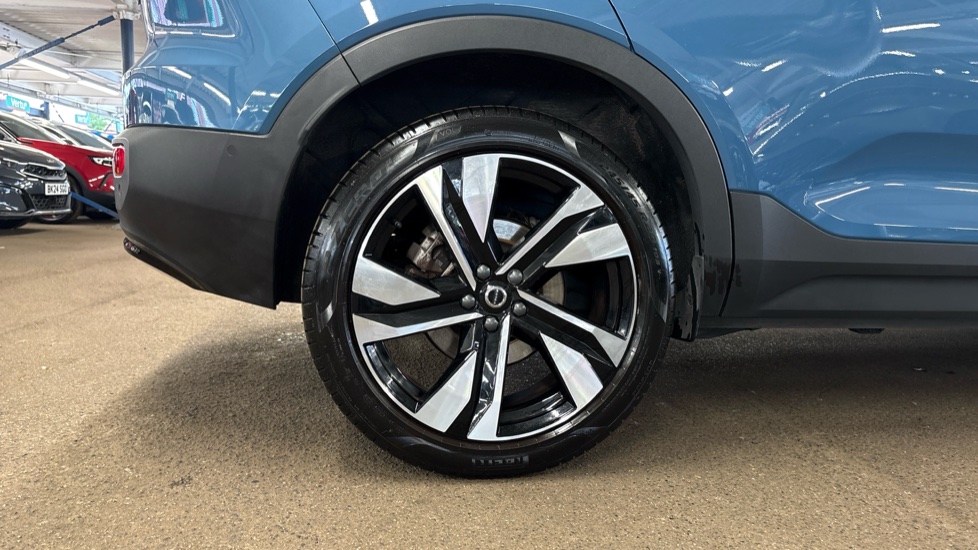 Volvo XC40 2.0 B3P Ultra Dark 5dr Auto Petrol Estate - Image 7