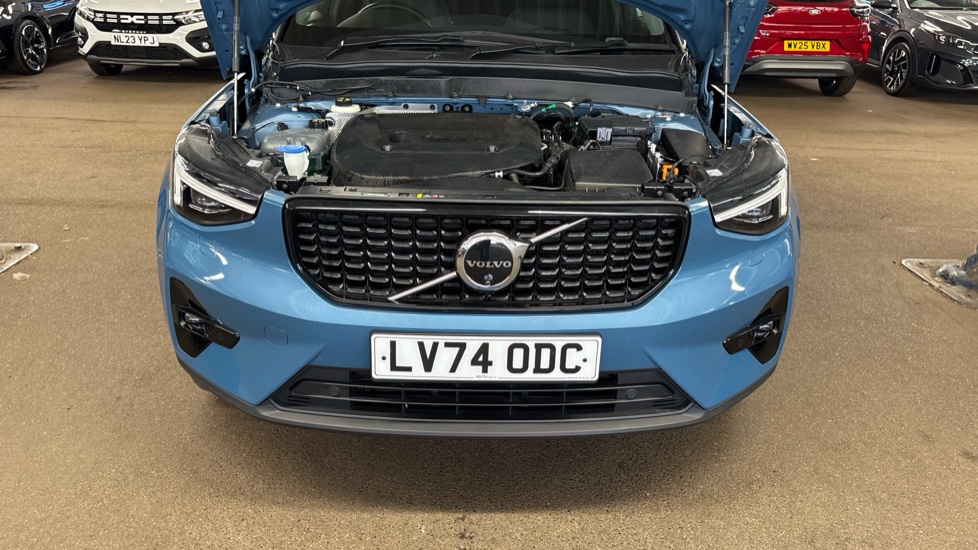 Volvo XC40 2.0 B3P Ultra Dark 5dr Auto Petrol Estate - Image 8