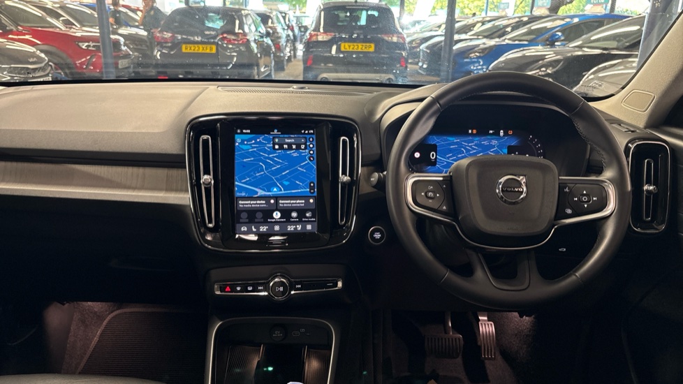 Volvo XC40 2.0 B3P Ultra Dark 5dr Auto Petrol Estate - Image 10