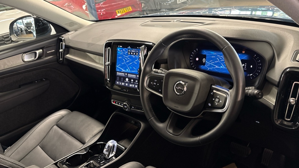 Volvo XC40 2.0 B3P Ultra Dark 5dr Auto Petrol Estate - Image 14