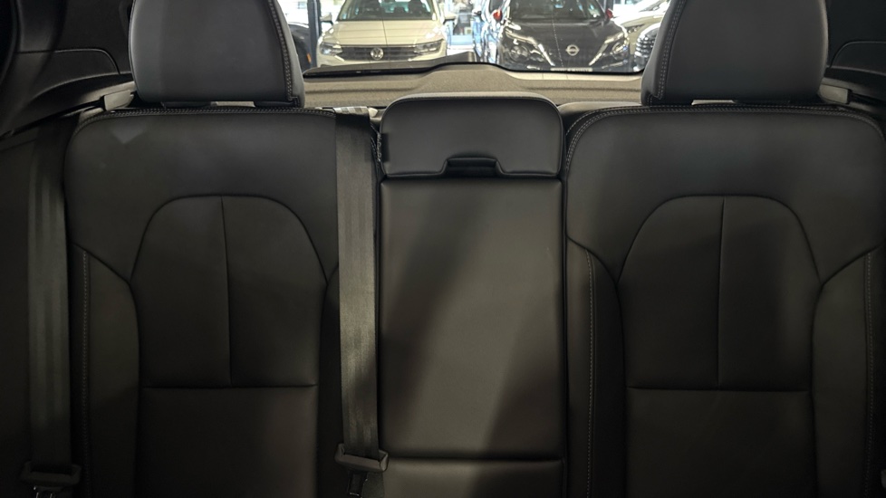 Volvo XC40 2.0 B3P Ultra Dark 5dr Auto Petrol Estate - Image 15