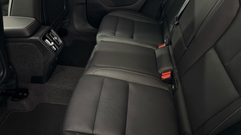 Volvo XC40 2.0 B3P Ultra Dark 5dr Auto Petrol Estate - Image 16