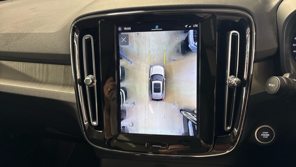 Volvo XC40 2.0 B3P Ultra Dark 5dr Auto Petrol Estate - Image 22