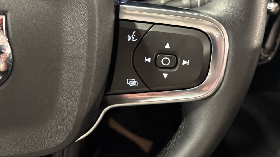 Volvo XC40 2.0 B3P Ultra Dark 5dr Auto Petrol Estate - Image 27