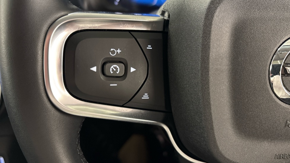 Volvo XC40 2.0 B3P Ultra Dark 5dr Auto Petrol Estate - Image 28
