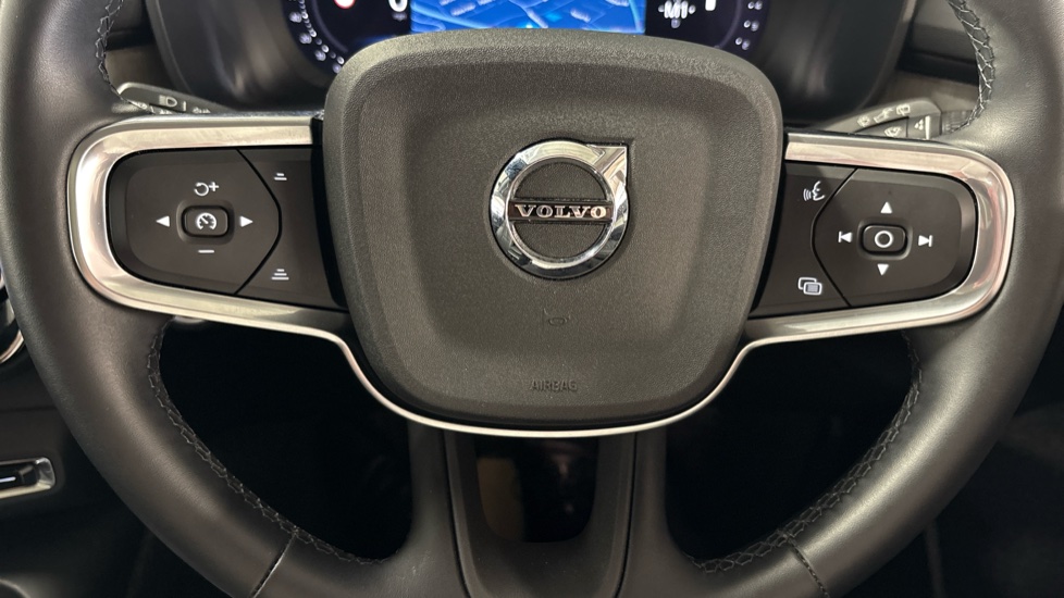 Volvo XC40 2.0 B3P Ultra Dark 5dr Auto Petrol Estate - Image 29