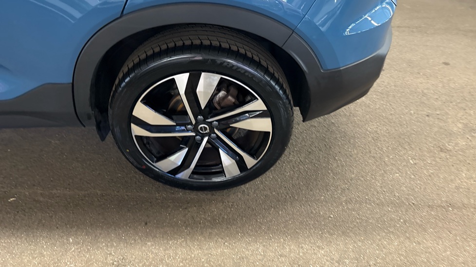 Volvo XC40 2.0 B3P Ultra Dark 5dr Auto Petrol Estate - Image 60