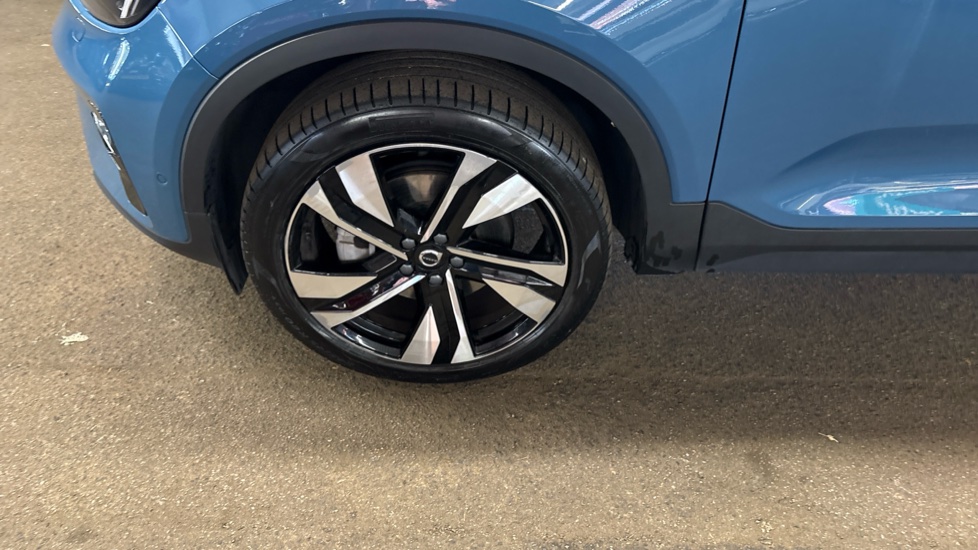 Volvo XC40 2.0 B3P Ultra Dark 5dr Auto Petrol Estate - Image 61