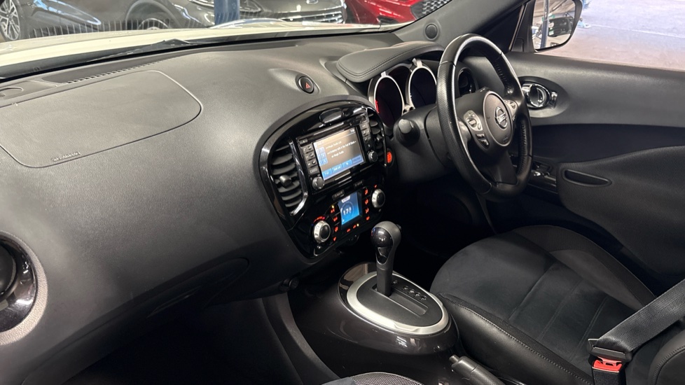 Nissan Juke 1.6 N-Connecta 5dr Xtronic Petrol Hatchback - Image 9