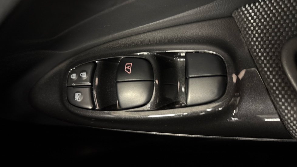 Nissan Juke 1.6 N-Connecta 5dr Xtronic Petrol Hatchback - Image 22