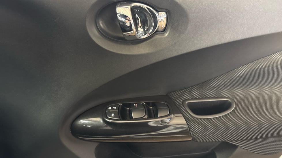 Nissan Juke 1.6 N-Connecta 5dr Xtronic Petrol Hatchback - Image 23