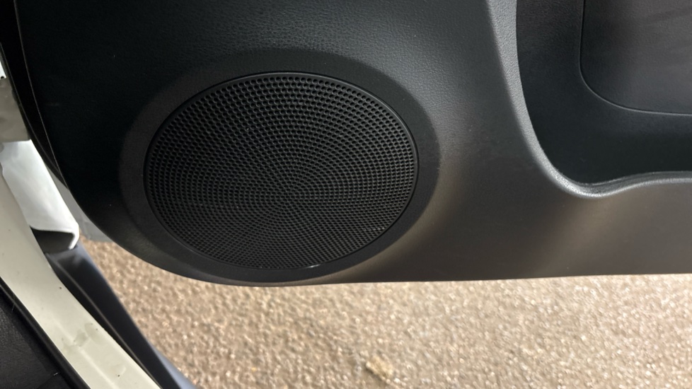 Nissan Juke 1.6 N-Connecta 5dr Xtronic Petrol Hatchback - Image 24