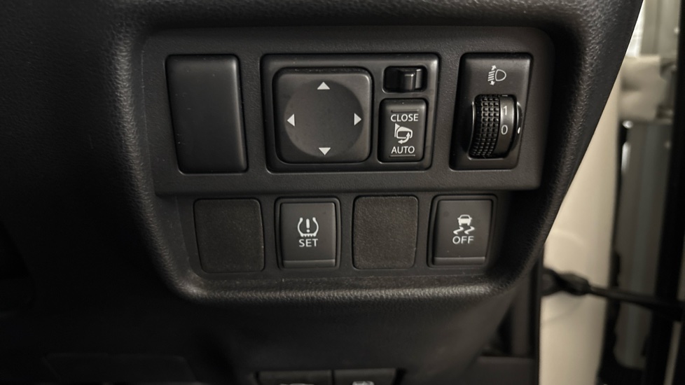 Nissan Juke 1.6 N-Connecta 5dr Xtronic Petrol Hatchback - Image 25