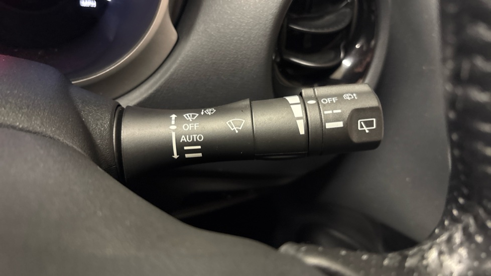 Nissan Juke 1.6 N-Connecta 5dr Xtronic Petrol Hatchback - Image 29