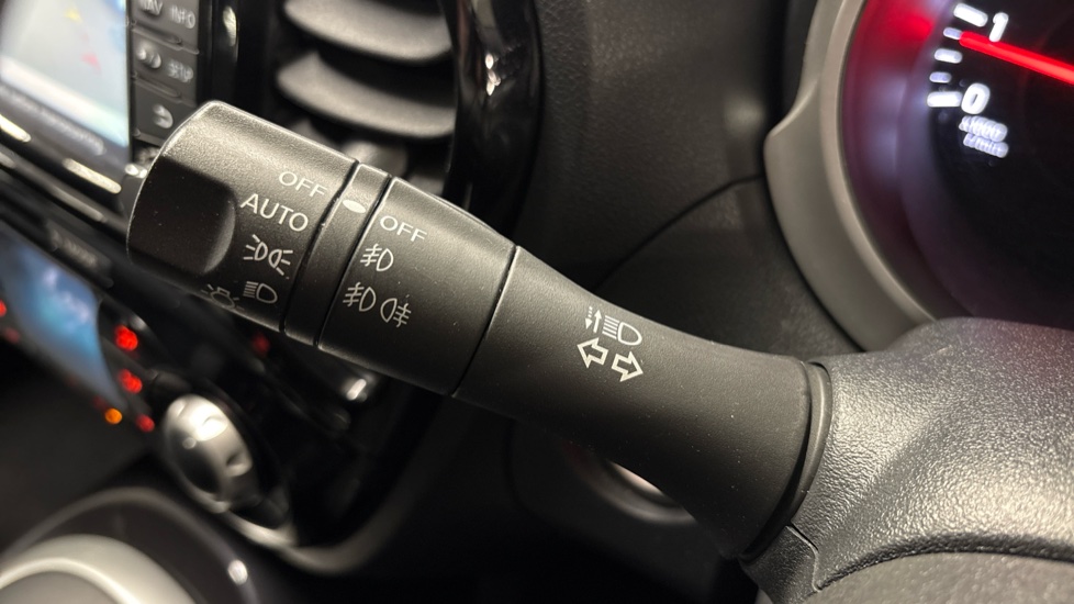 Nissan Juke 1.6 N-Connecta 5dr Xtronic Petrol Hatchback - Image 30