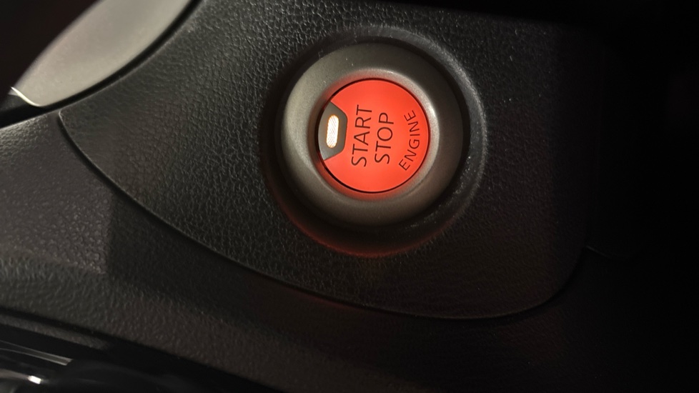 Nissan Juke 1.6 N-Connecta 5dr Xtronic Petrol Hatchback - Image 31