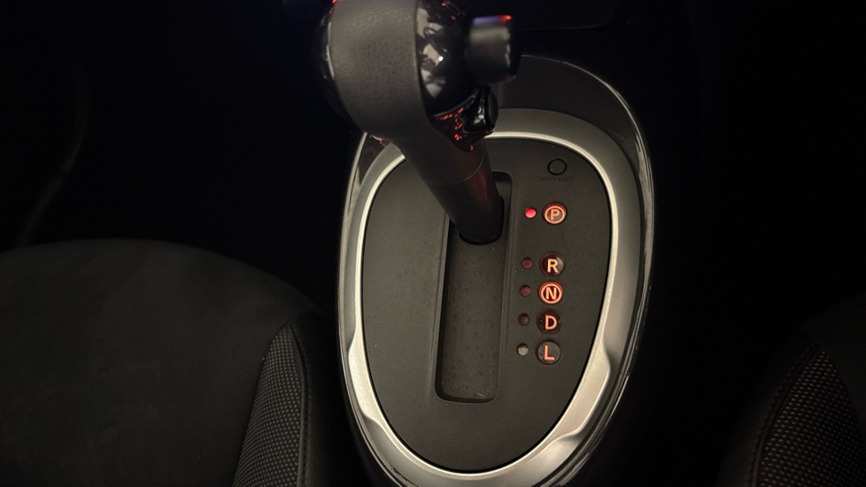 Nissan Juke 1.6 N-Connecta 5dr Xtronic Petrol Hatchback - Image 37