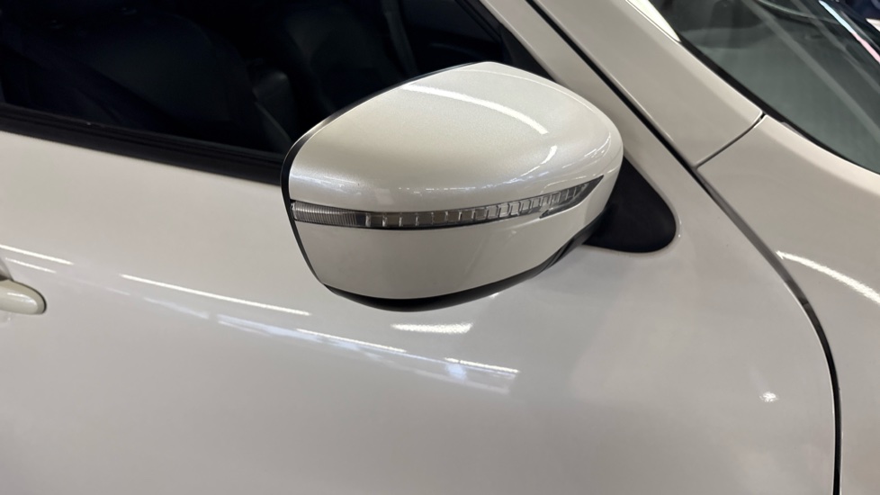Nissan Juke 1.6 N-Connecta 5dr Xtronic Petrol Hatchback - Image 40