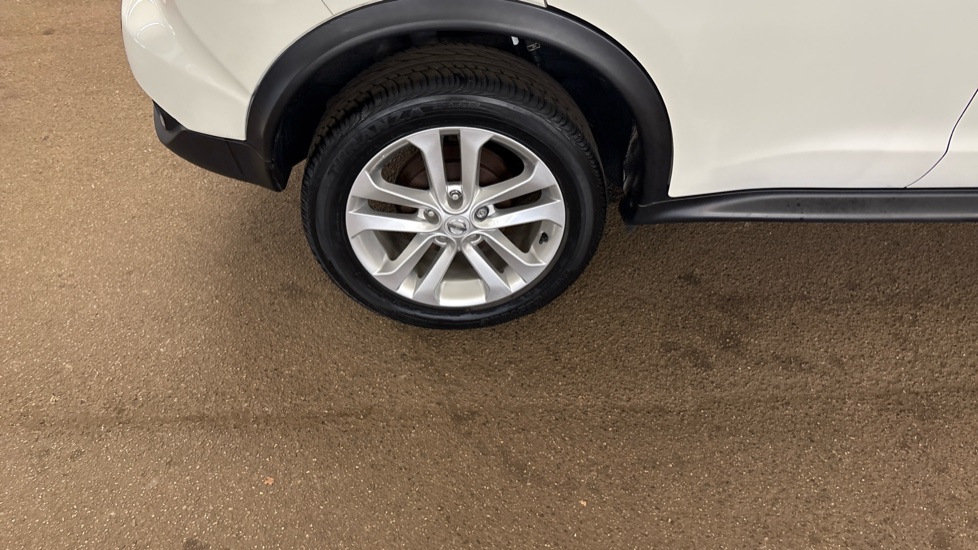 Nissan Juke 1.6 N-Connecta 5dr Xtronic Petrol Hatchback - Image 50