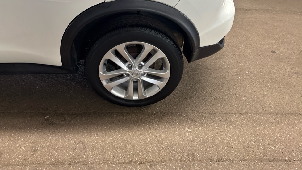 Nissan Juke 1.6 N-Connecta 5dr Xtronic Petrol Hatchback - Image 51