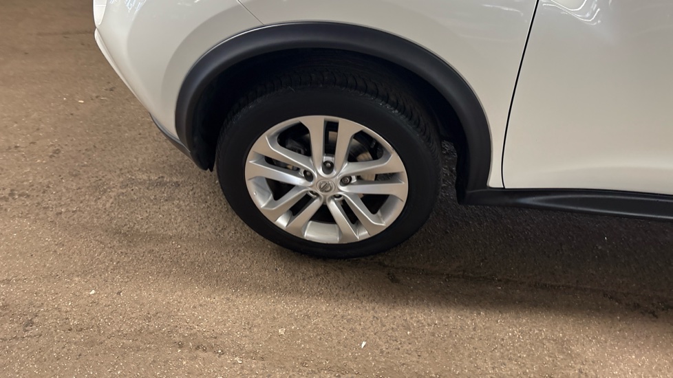 Nissan Juke 1.6 N-Connecta 5dr Xtronic Petrol Hatchback - Image 52