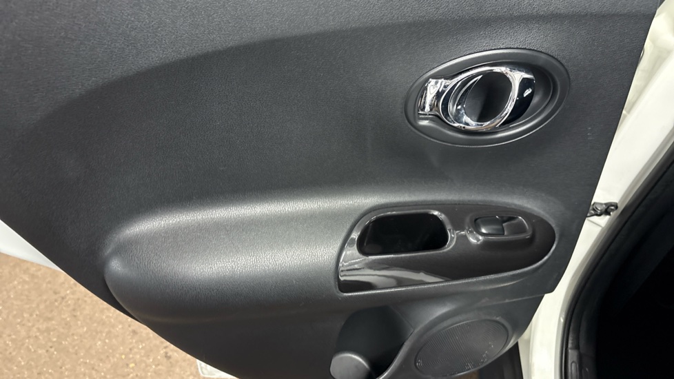 Nissan Juke 1.6 N-Connecta 5dr Xtronic Petrol Hatchback - Image 54