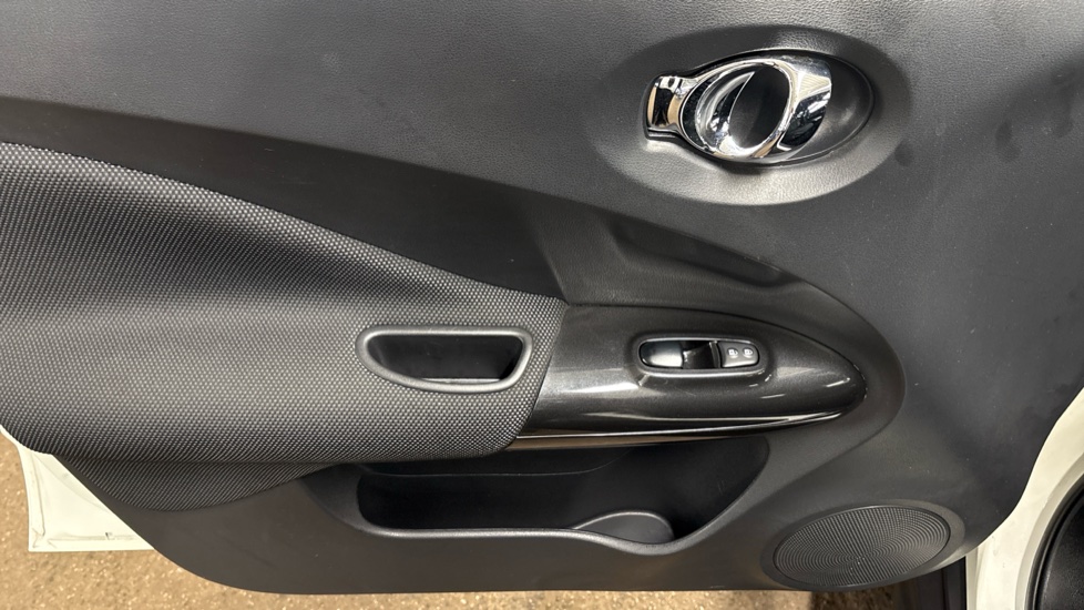 Nissan Juke 1.6 N-Connecta 5dr Xtronic Petrol Hatchback - Image 63