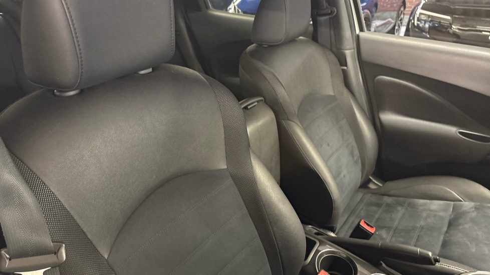 Nissan Juke 1.6 N-Connecta 5dr Xtronic Petrol Hatchback - Image 65