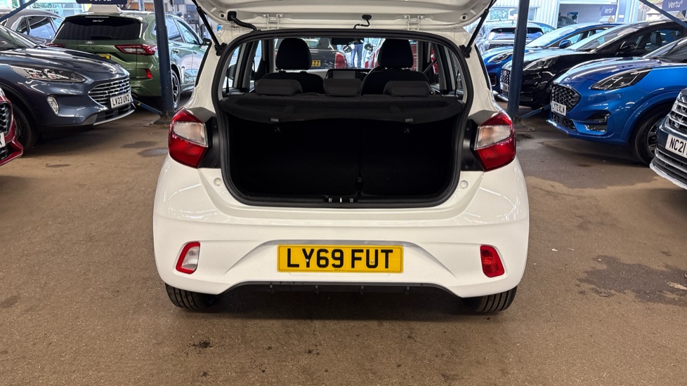 Hyundai i10 1.0 MPi SE Connect 5dr Petrol Hatchback - Image 4