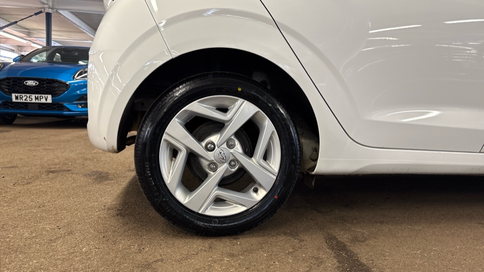 Hyundai i10 1.0 MPi SE Connect 5dr Petrol Hatchback - Image 7