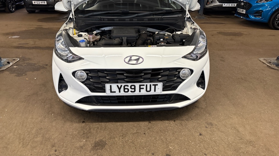 Hyundai i10 1.0 MPi SE Connect 5dr Petrol Hatchback - Image 8