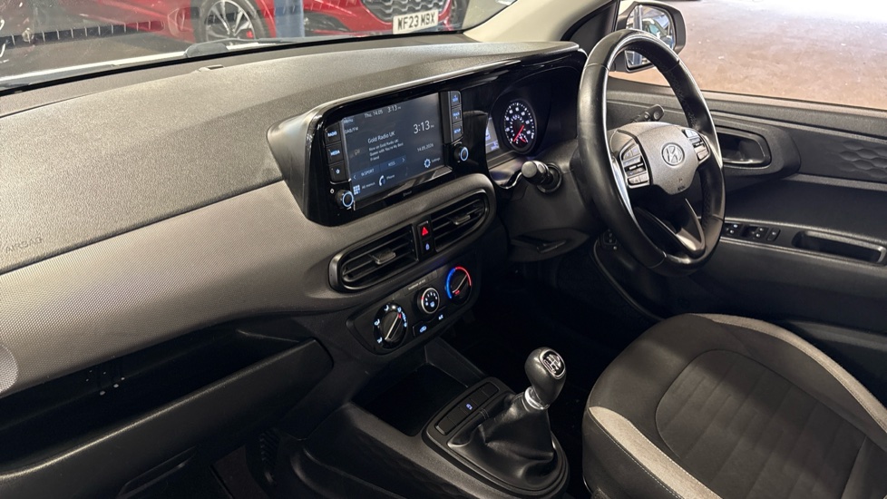 Hyundai i10 1.0 MPi SE Connect 5dr Petrol Hatchback - Image 9