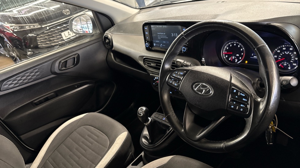 Hyundai i10 1.0 MPi SE Connect 5dr Petrol Hatchback - Image 11