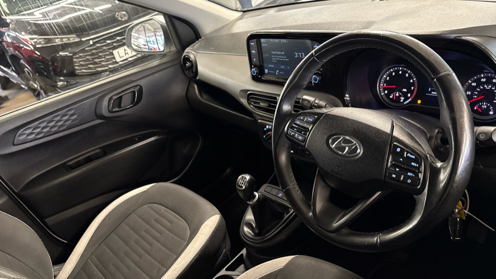 Hyundai i10 1.0 MPi SE Connect 5dr Petrol Hatchback - Image 14