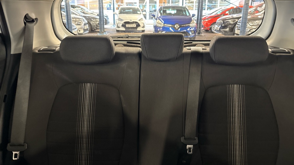Hyundai i10 1.0 MPi SE Connect 5dr Petrol Hatchback - Image 15
