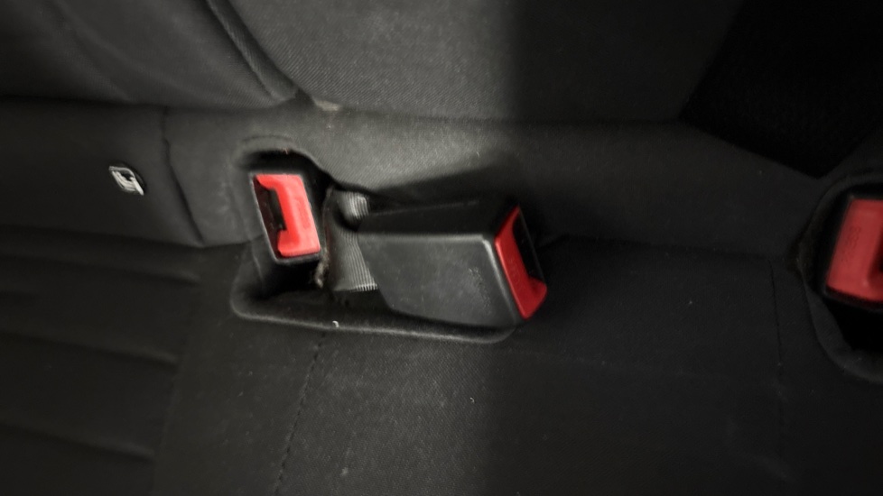 Hyundai i10 1.0 MPi SE Connect 5dr Petrol Hatchback - Image 17