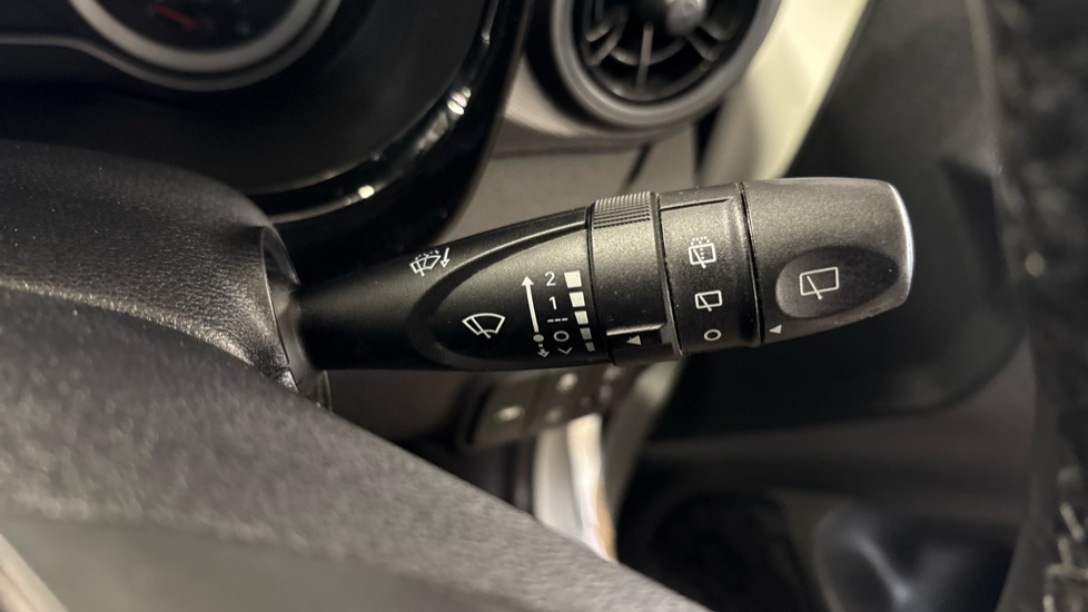 Hyundai i10 1.0 MPi SE Connect 5dr Petrol Hatchback - Image 30