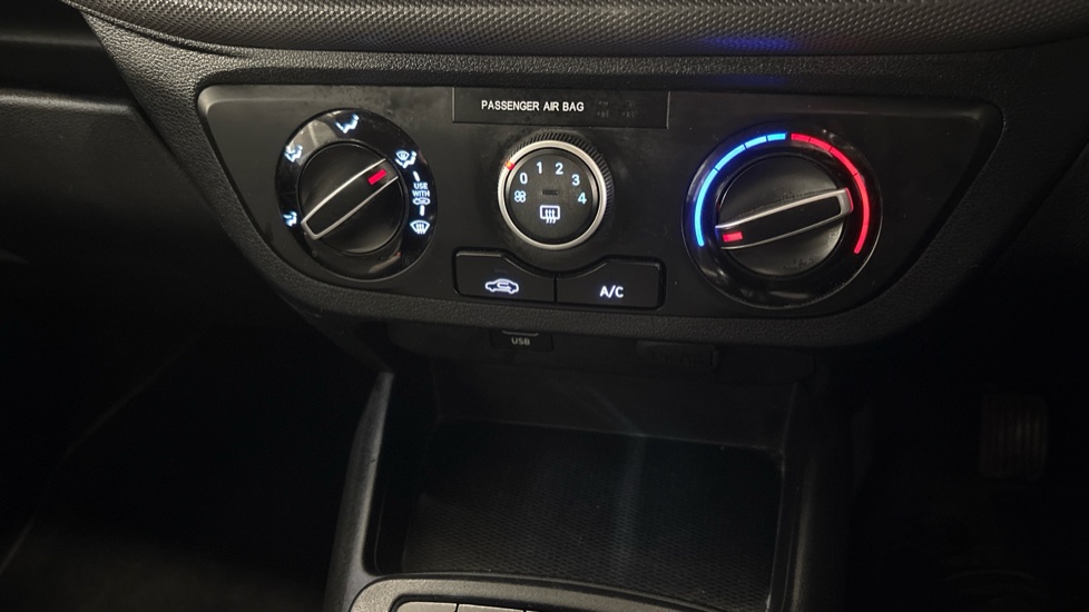 Hyundai i10 1.0 MPi SE Connect 5dr Petrol Hatchback - Image 35