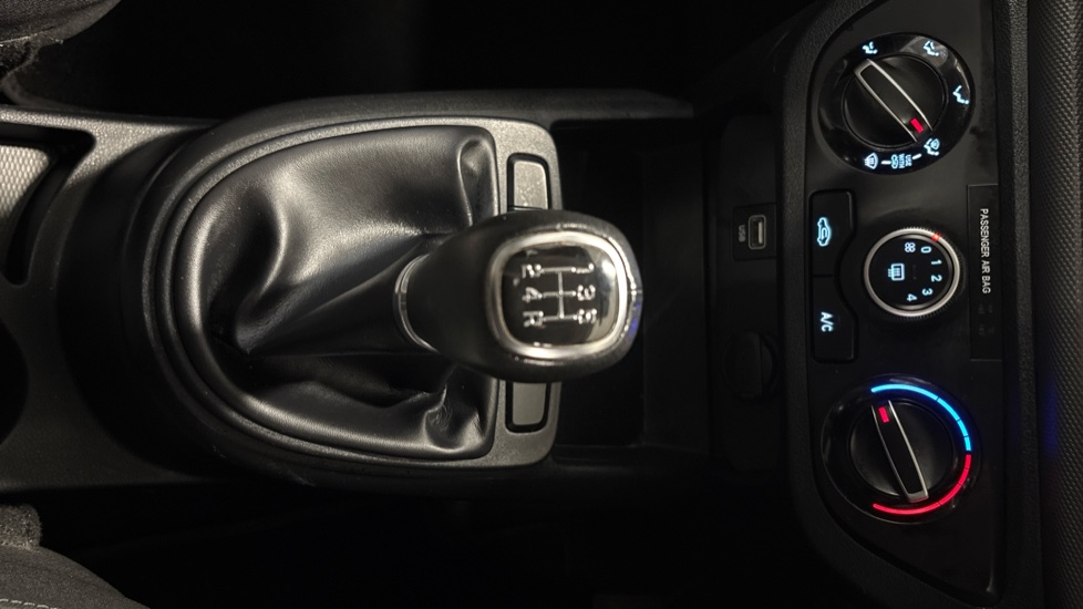 Hyundai i10 1.0 MPi SE Connect 5dr Petrol Hatchback - Image 38