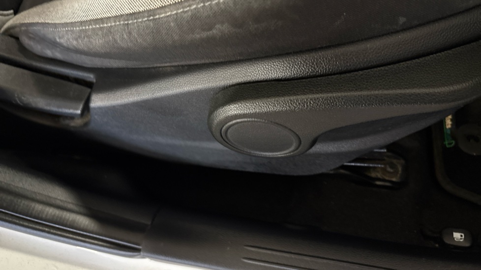 Hyundai i10 1.0 MPi SE Connect 5dr Petrol Hatchback - Image 41