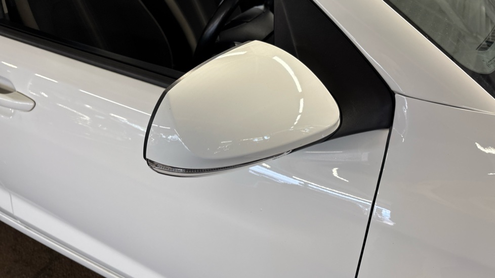 Hyundai i10 1.0 MPi SE Connect 5dr Petrol Hatchback - Image 42