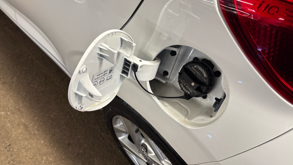 Hyundai i10 1.0 MPi SE Connect 5dr Petrol Hatchback - Image 44