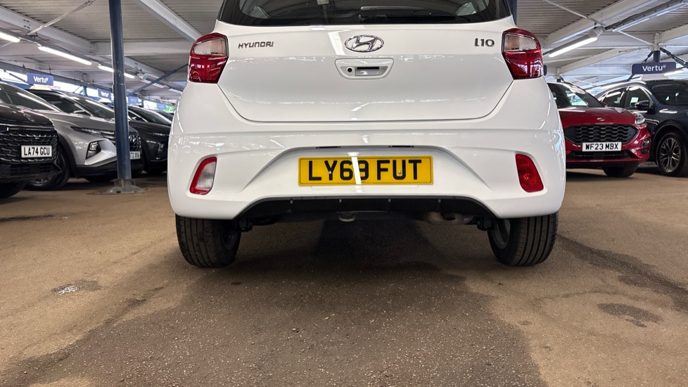 Hyundai i10 1.0 MPi SE Connect 5dr Petrol Hatchback - Image 48